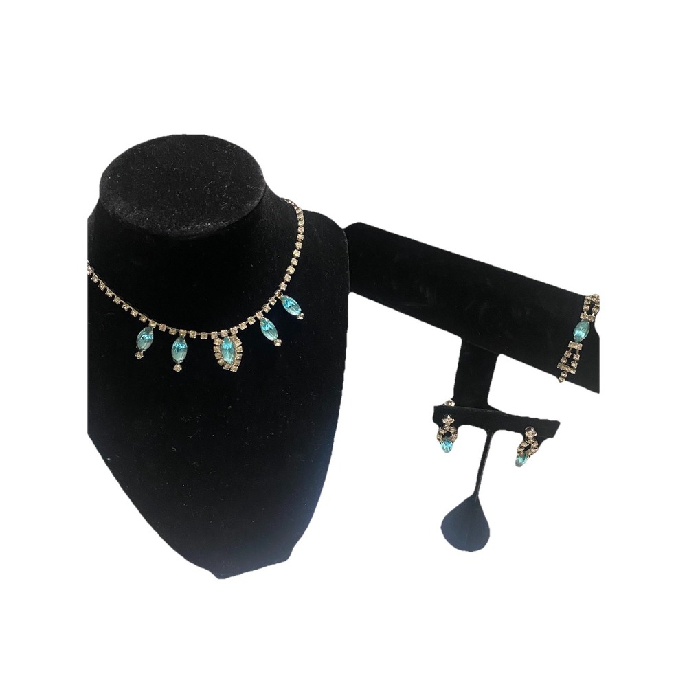 Vintage BRJ Smart Set Parure Necklace, Bracelet, And Earrings Silver Tone Blue